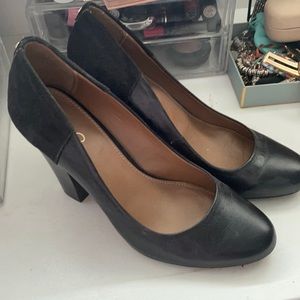 Aldo black leather and suede pumps